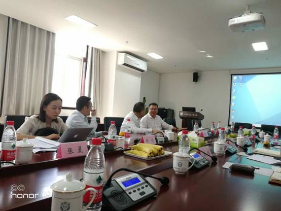 clip_image002.jpg 黎仁超学院座谈.jpg
